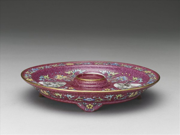 琺瑯彩紅錦地開光山水圖托盤