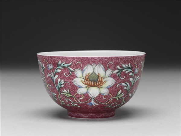 洋彩紅錦地番蓮紋杯