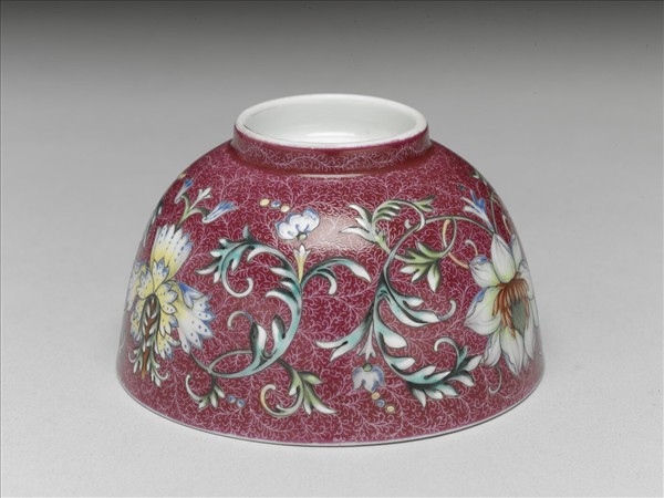 洋彩紅錦地番蓮紋杯