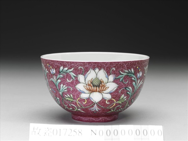 洋彩紅錦地番蓮紋杯