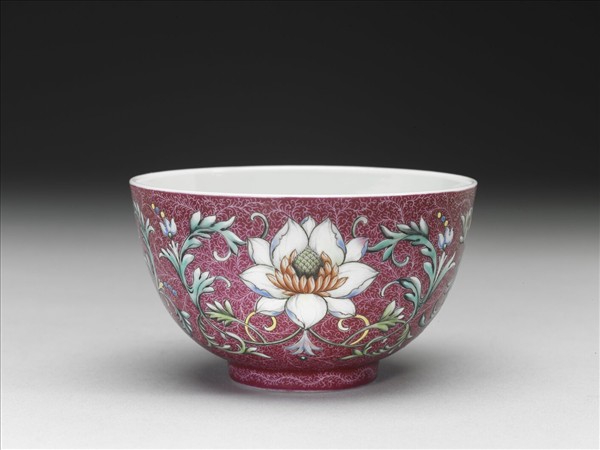 洋彩紅錦地番蓮紋杯