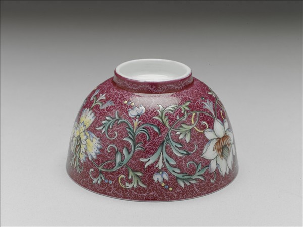 洋彩紅錦地番蓮紋杯