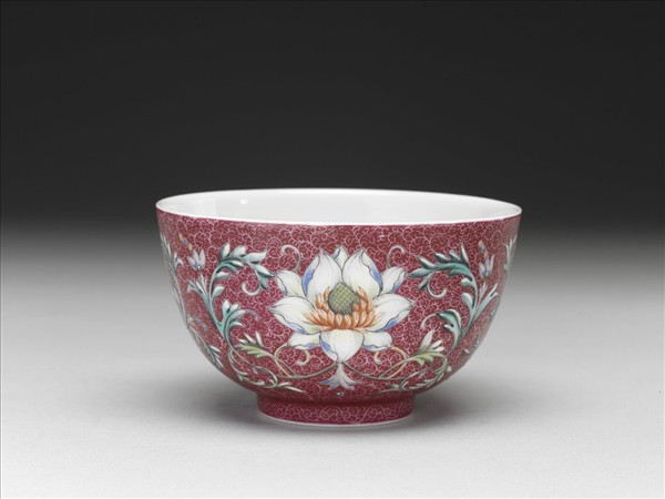 洋彩紅錦地番蓮紋杯