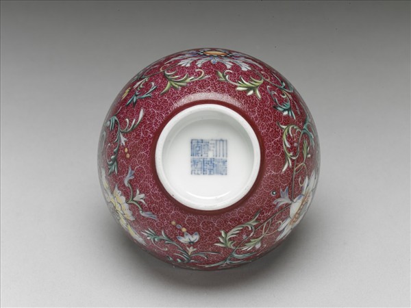 洋彩紅錦地番蓮紋杯