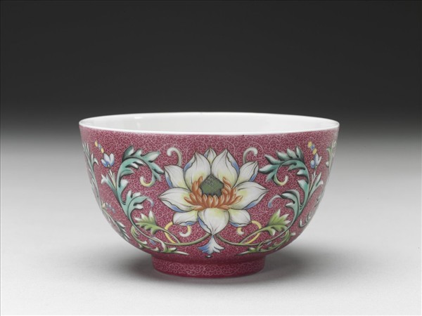 洋彩紅錦地番蓮紋杯