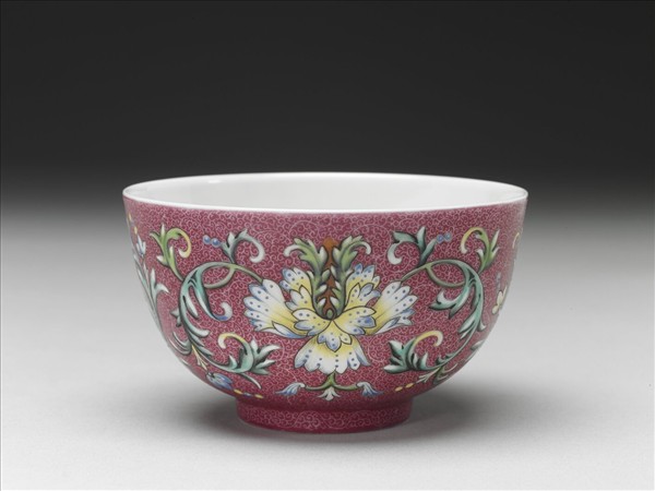 洋彩紅錦地番蓮紋杯