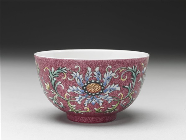 洋彩紅錦地番蓮紋杯