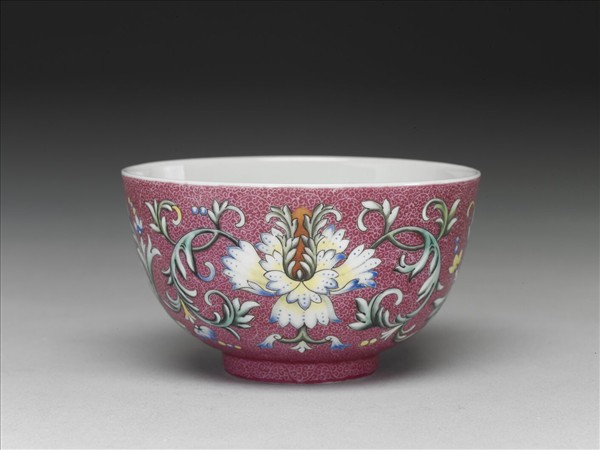 洋彩紅錦地番蓮紋杯