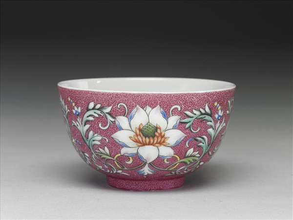 洋彩紅錦地番蓮紋杯