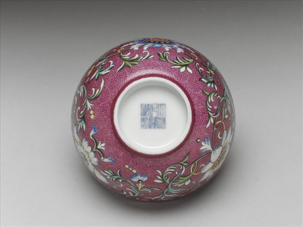 洋彩紅錦地番蓮紋杯