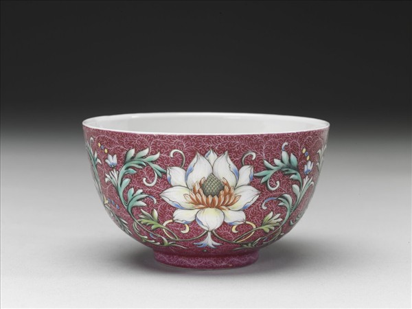 洋彩紅錦地番蓮紋杯