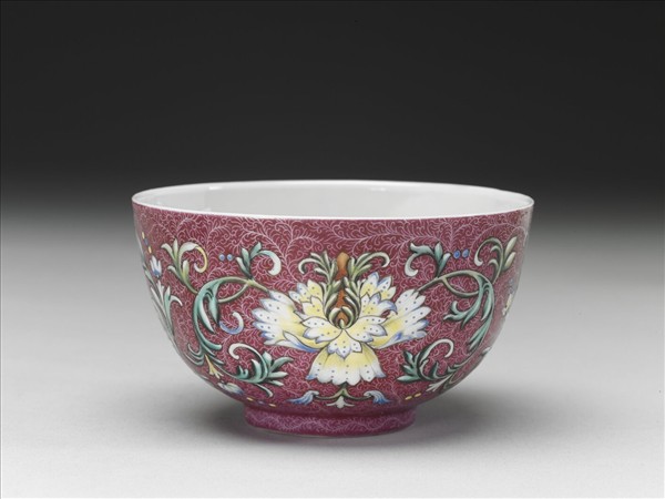 洋彩紅錦地番蓮紋杯