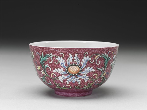 洋彩紅錦地番蓮紋杯