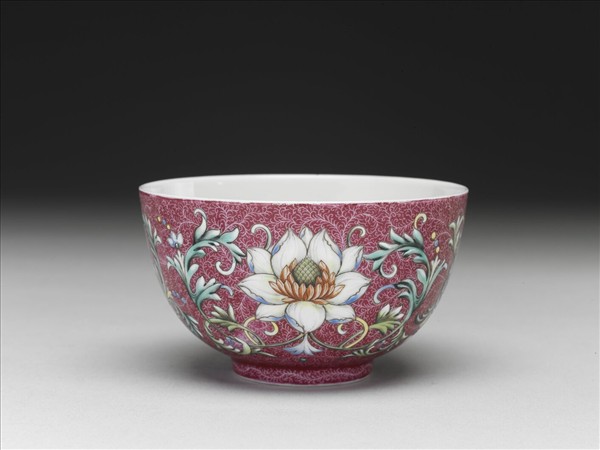 洋彩紅錦地番蓮紋杯