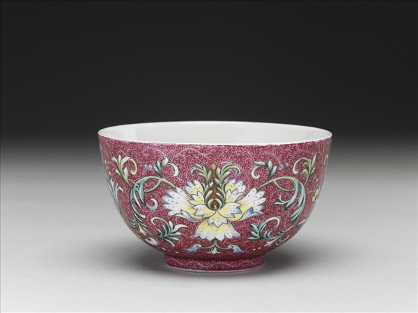 洋彩紅錦地番蓮紋杯