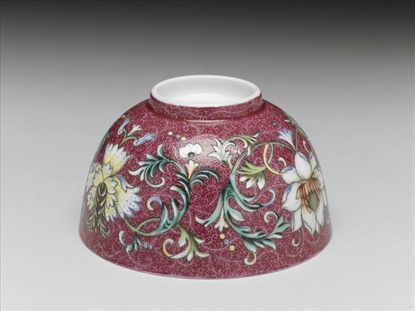 洋彩紅錦地番蓮紋杯