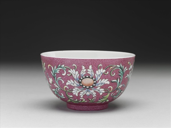 洋彩紅錦地番蓮紋杯