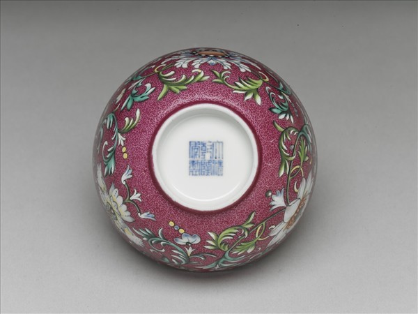 洋彩紅錦地番蓮紋杯