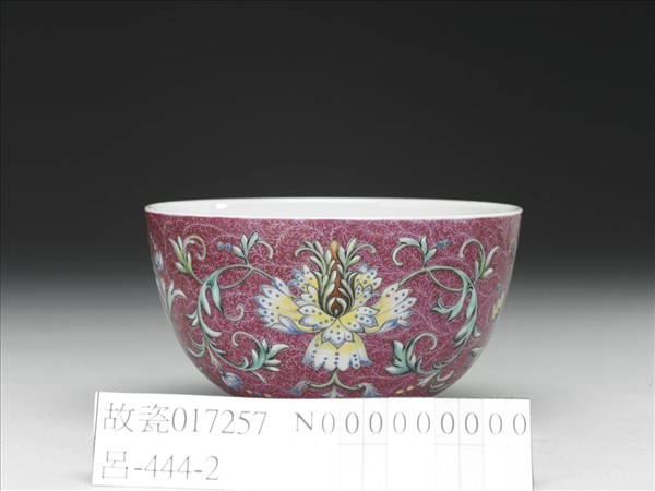 洋彩紅錦地番蓮紋杯