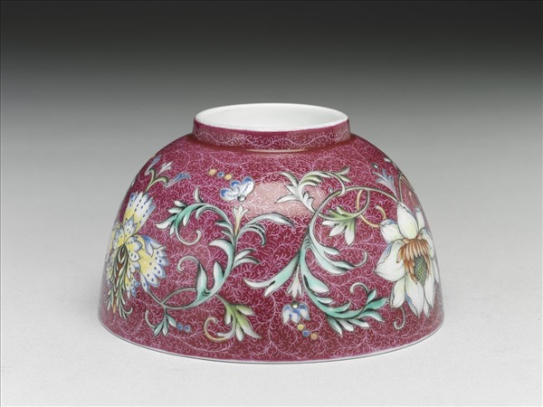 洋彩紅錦地番蓮紋杯