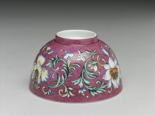 洋彩紅錦地番蓮紋杯