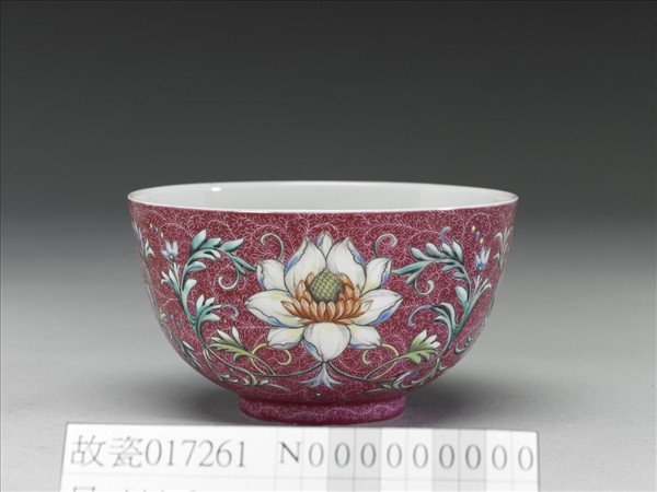 洋彩紅錦地番蓮紋杯