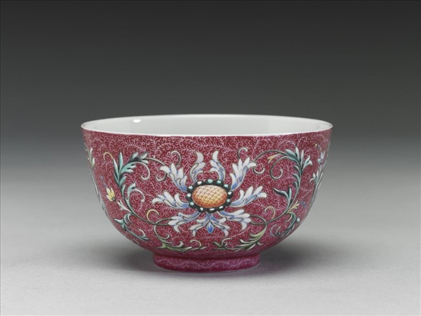 洋彩紅錦地番蓮紋杯