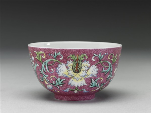 洋彩紅錦地番蓮紋杯