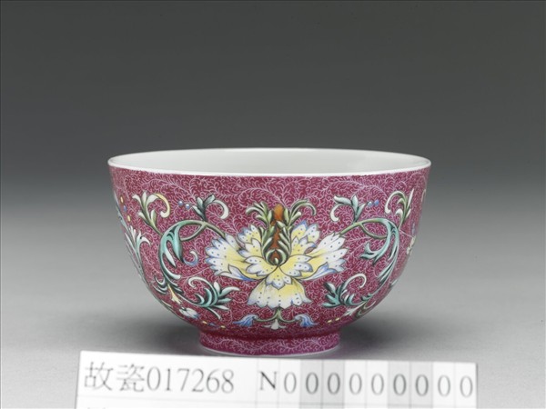 洋彩紅錦地番蓮紋杯