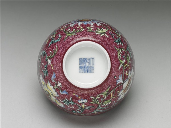 洋彩紅錦地番蓮紋杯