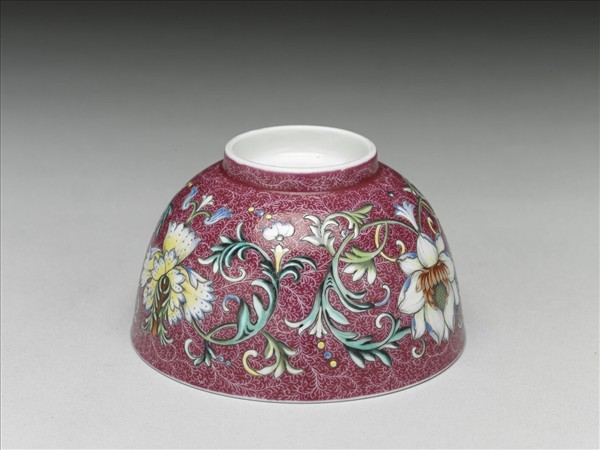 洋彩紅錦地番蓮紋杯