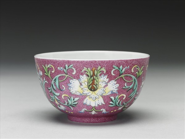 洋彩紅錦地番蓮紋杯