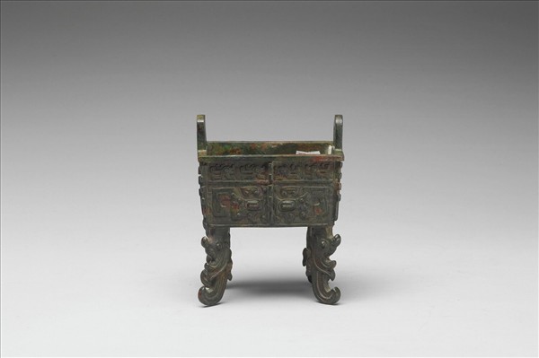 獸面夔紋扁足方鼎