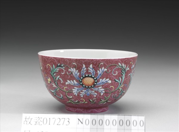 洋彩紅錦地番蓮紋杯