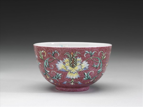 洋彩紅錦地番蓮紋杯