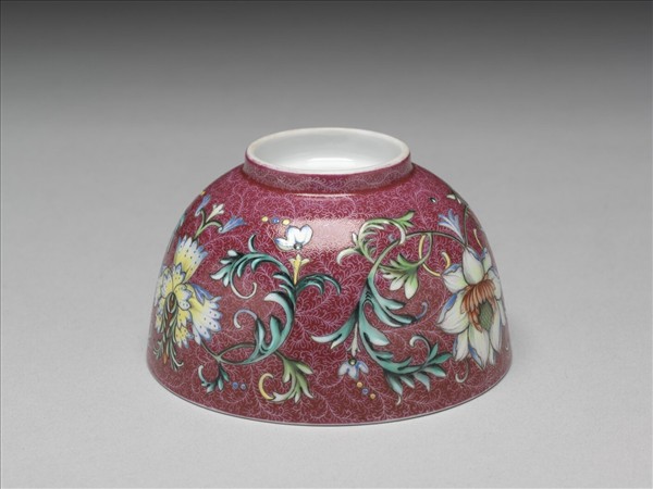 洋彩紅錦地番蓮紋杯
