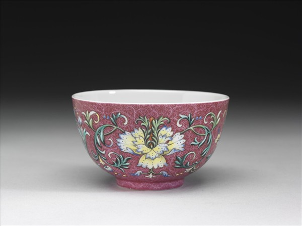 洋彩紅錦地番蓮紋杯