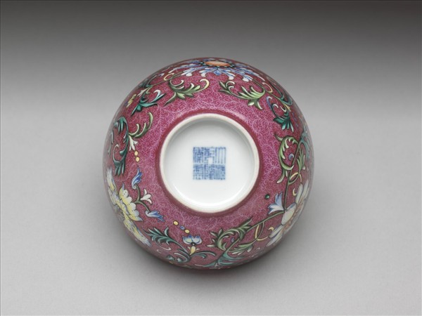 洋彩紅錦地番蓮紋杯