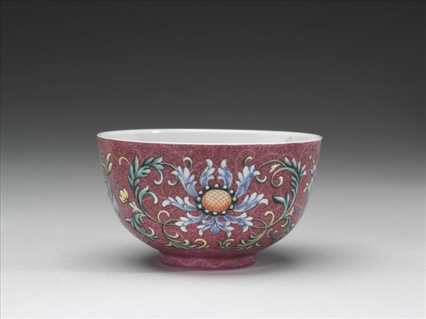 洋彩紅錦地番蓮紋杯