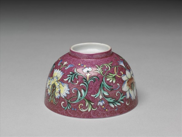 洋彩紅錦地番蓮紋杯