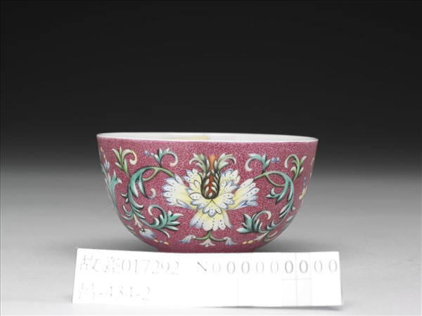 洋彩紅錦地番蓮紋杯