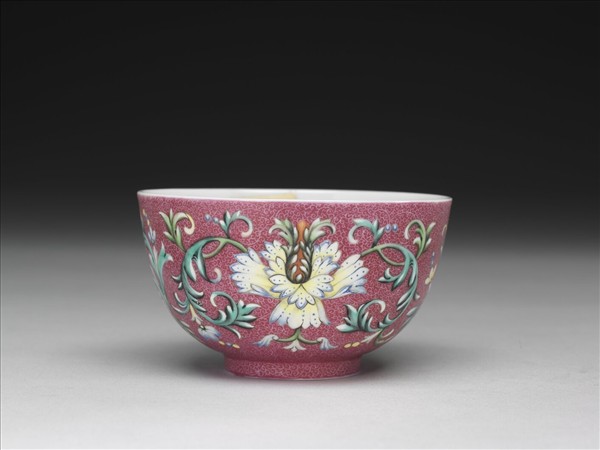 洋彩紅錦地番蓮紋杯