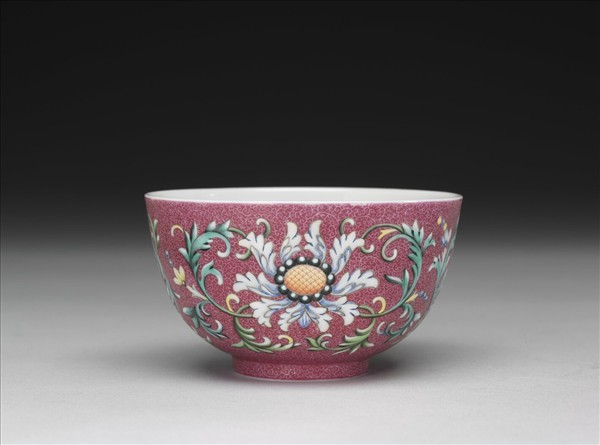 洋彩紅錦地番蓮紋杯