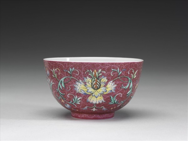 洋彩紅錦地番蓮紋杯