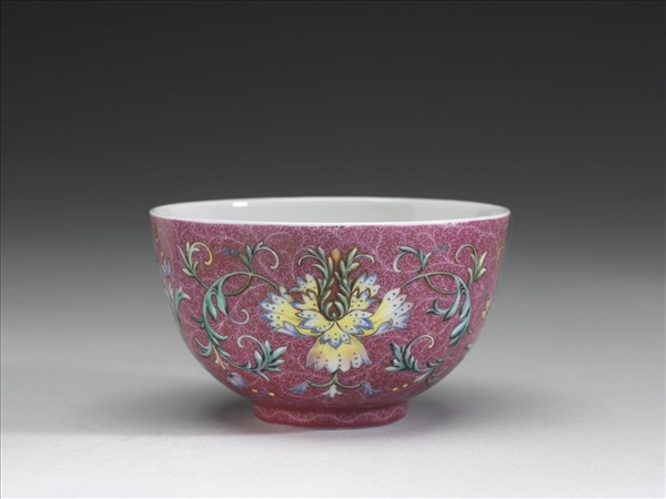 洋彩紅錦地番蓮紋杯