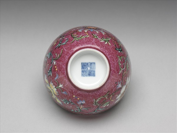 洋彩紅錦地番蓮紋杯