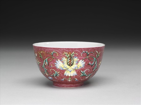 洋彩紅錦地番蓮紋杯