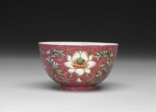 洋彩紅錦地番蓮紋杯