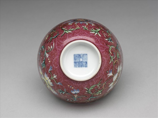 洋彩紅錦地番蓮紋杯