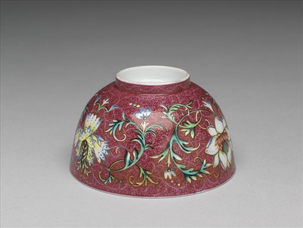 洋彩紅錦地番蓮紋杯